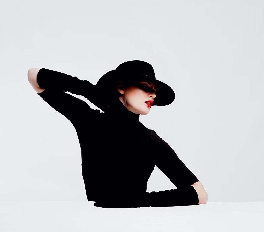 Marangoni. A divergent fashion digital magazine